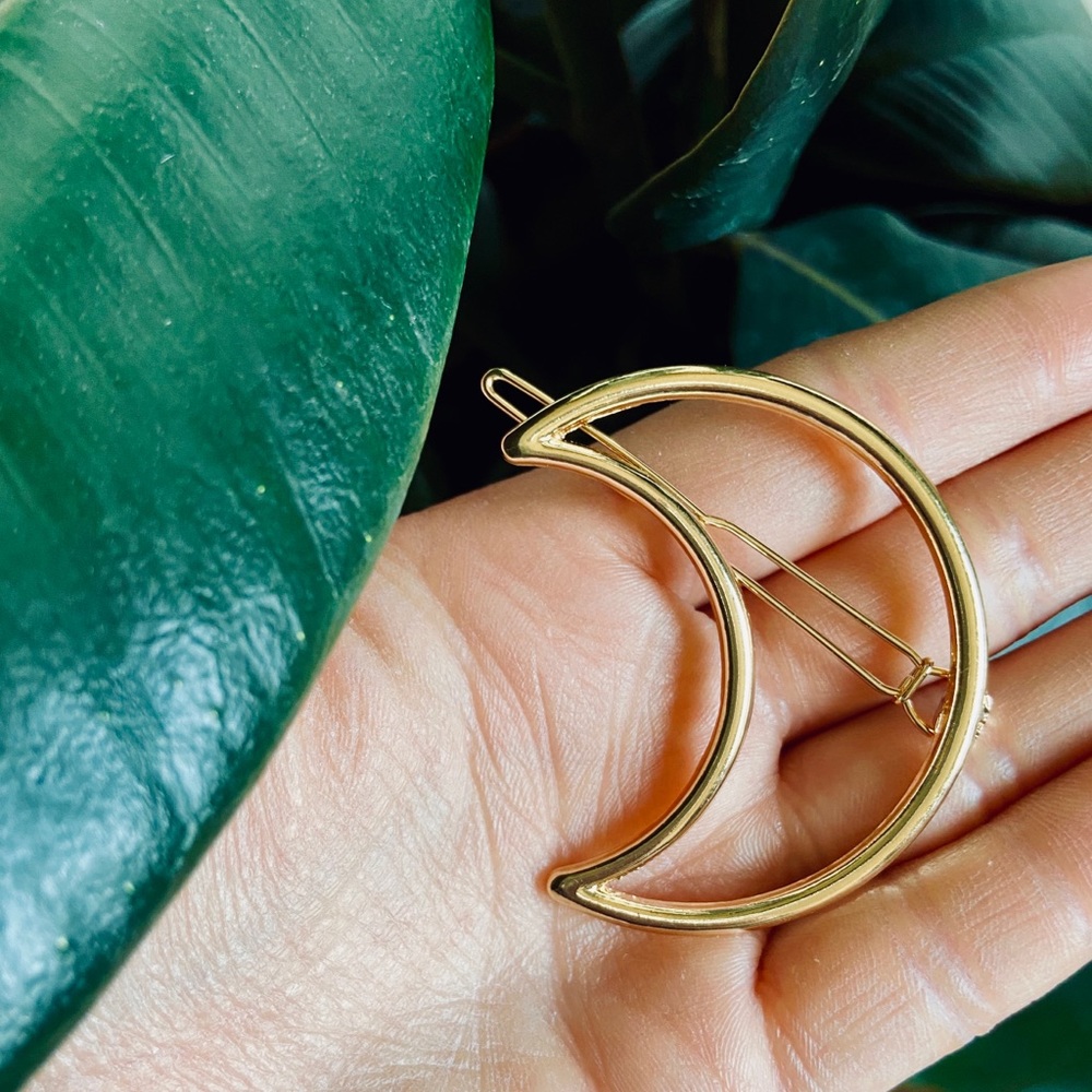 🌙 Gold Moon Hair Barrette - Picture 3 of 4